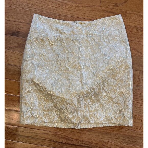 Studio Y Dresses & Skirts - Gold Studio Y Mini Skirt - Size 1/2